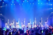 「iSPY 1st Anniversary Tour 2022-2023 あなたのハートはいただきます♡」ファイナル公演の様子。