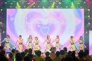 「iSPY 1st Anniversary Tour 2022-2023 あなたのハートはいただきます♡」ファイナル公演の様子。