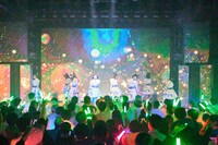 「iSPY 1st Anniversary Tour 2022-2023 あなたのハートはいただきます♡」ファイナル公演の様子。