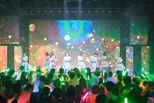 「iSPY 1st Anniversary Tour 2022-2023 あなたのハートはいただきます♡」ファイナル公演の様子。