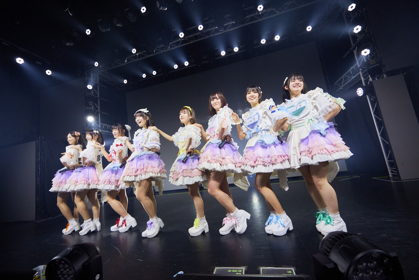 「iSPY 1st Anniversary Tour 2022-2023 あなたのハートはいただきます♡」ファイナル公演の様子。