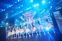 「iSPY 1st Anniversary Tour 2022-2023 あなたのハートはいただきます♡」ファイナル公演の様子。