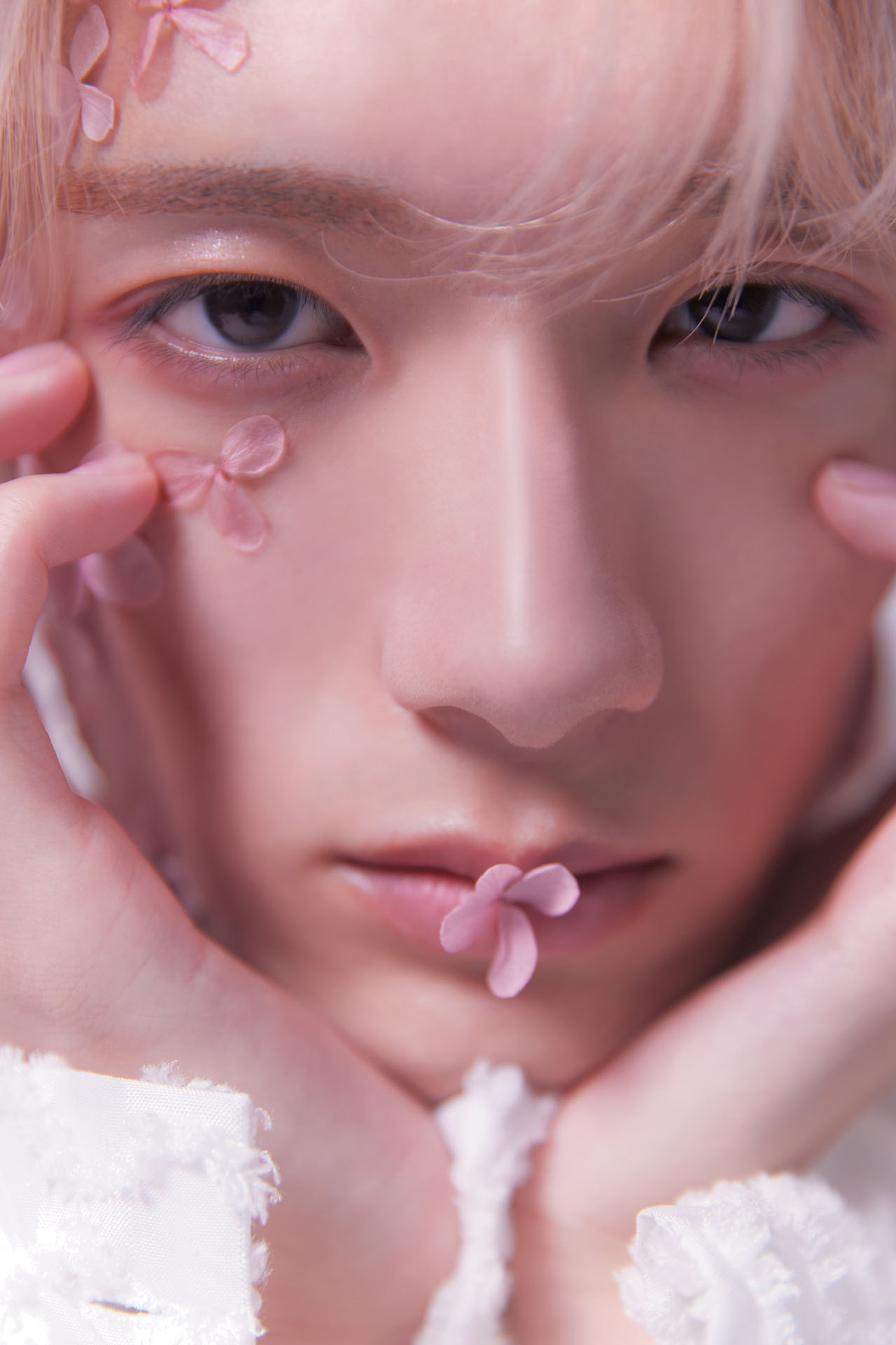 「山中柔太朗ファースト写真集 10ten」より。