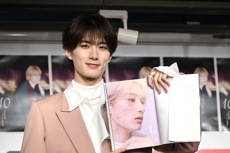 お気に入りのページを開く山中柔太朗（M!LK）。