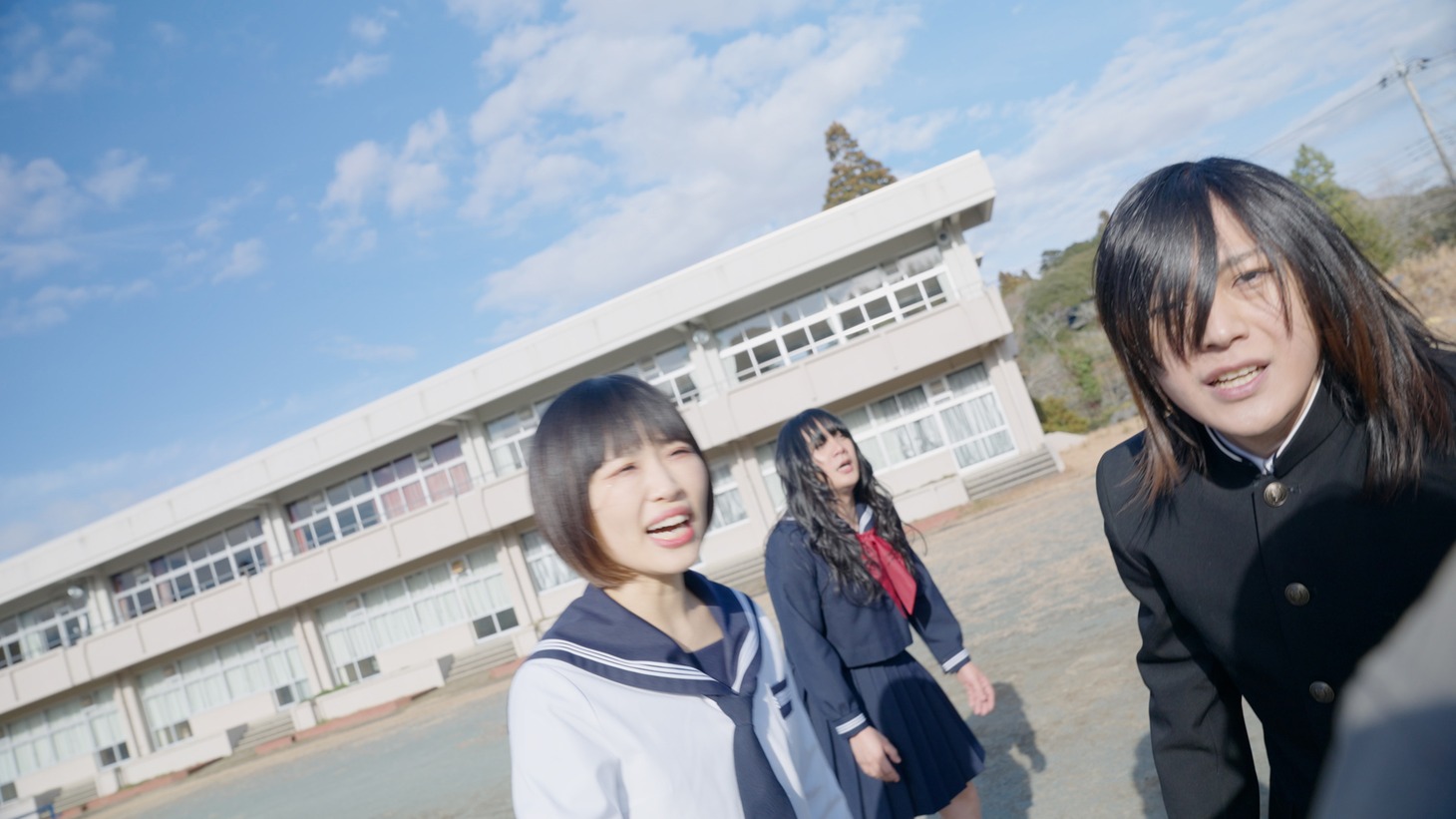 ヤバイTシャツ屋さん「hurray」ミュージックビデオのサムネイル。