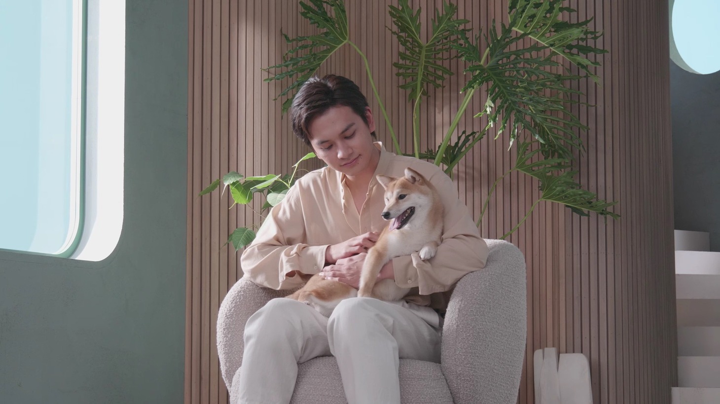 VT COSMETICSのCM「Village Town 北村の匠海」のメイキング映像より。
