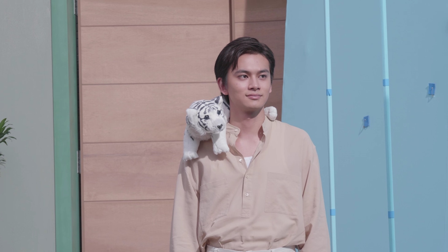 VT COSMETICSのCM「Village Town 北村の匠海」のメイキング映像より。