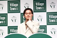 目をつむる北村匠海（DISH//）。