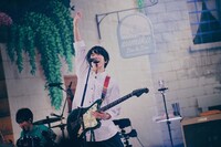 片岡健太（Vo, G）（撮影：後藤壮太郎）