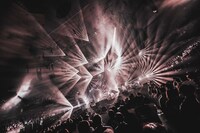 Official髭男dism「SHOCKING NUTS TOUR」2月16日公演の様子。（Photo by TAKAHIRO TAKINAMI）