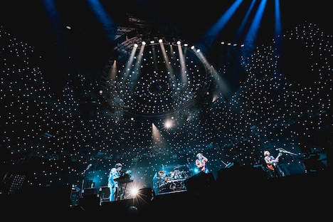 Official髭男dism「SHOCKING NUTS TOUR」2月16日公演の様子。（Photo by TAKAHIRO TAKINAMI）