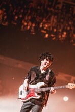 楢崎誠（B, Sax）（Photo by TAKAHIRO TAKINAMI）