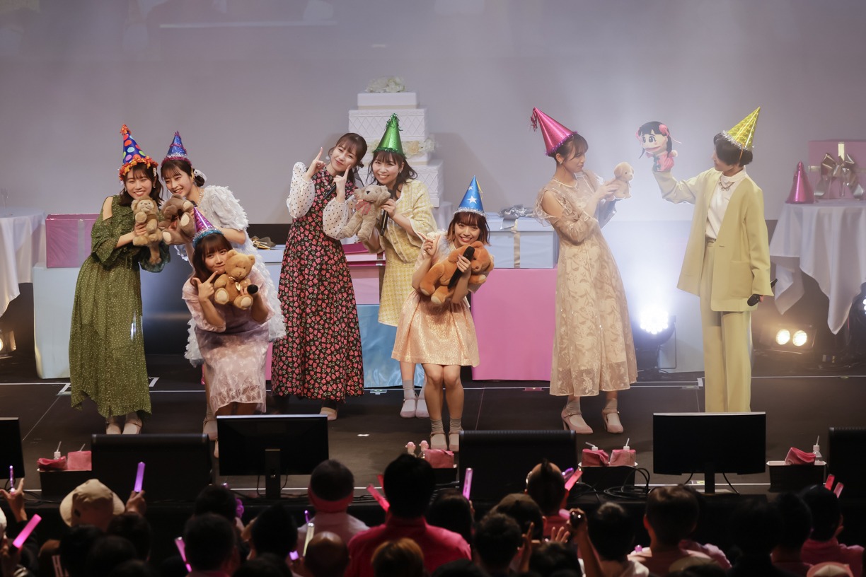 プレゼントを手にする浪江女子発組合。