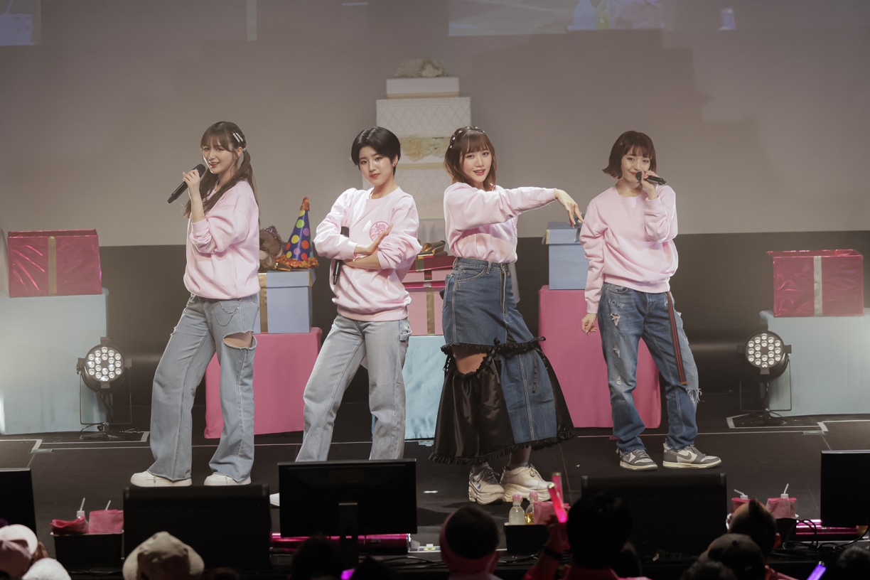 左から愛来、小島はな、市川優月、内藤るな。