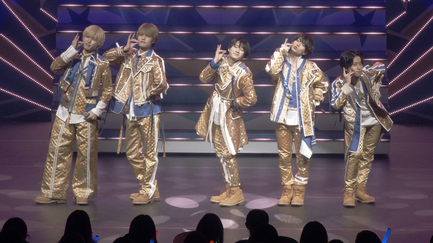 Lil かんさい。左から岡崎彪太郎、大西風雅、嶋崎斗亜、西村拓哉、當間琉巧。(c)フジテレビ