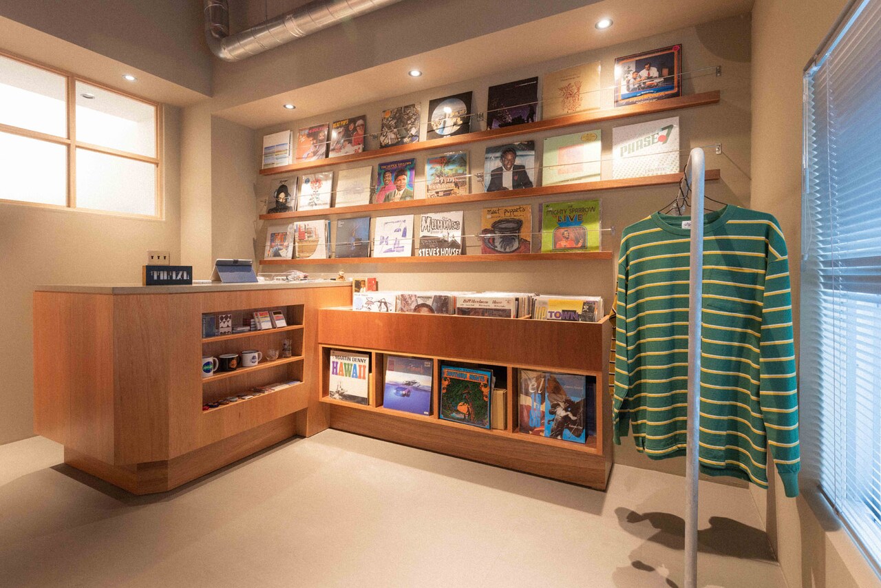 カクバリズムが雑多雑食なセレクトショップを世田谷にオープン、KASHIFの新曲入りカセット発売