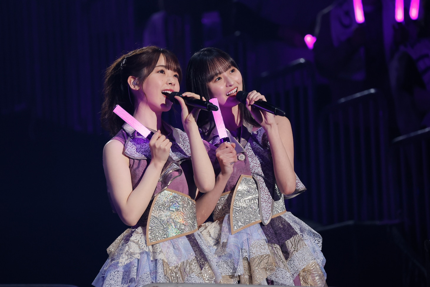筒井あやめ（左）と遠藤さくら（右）。(c)乃木坂46LLC