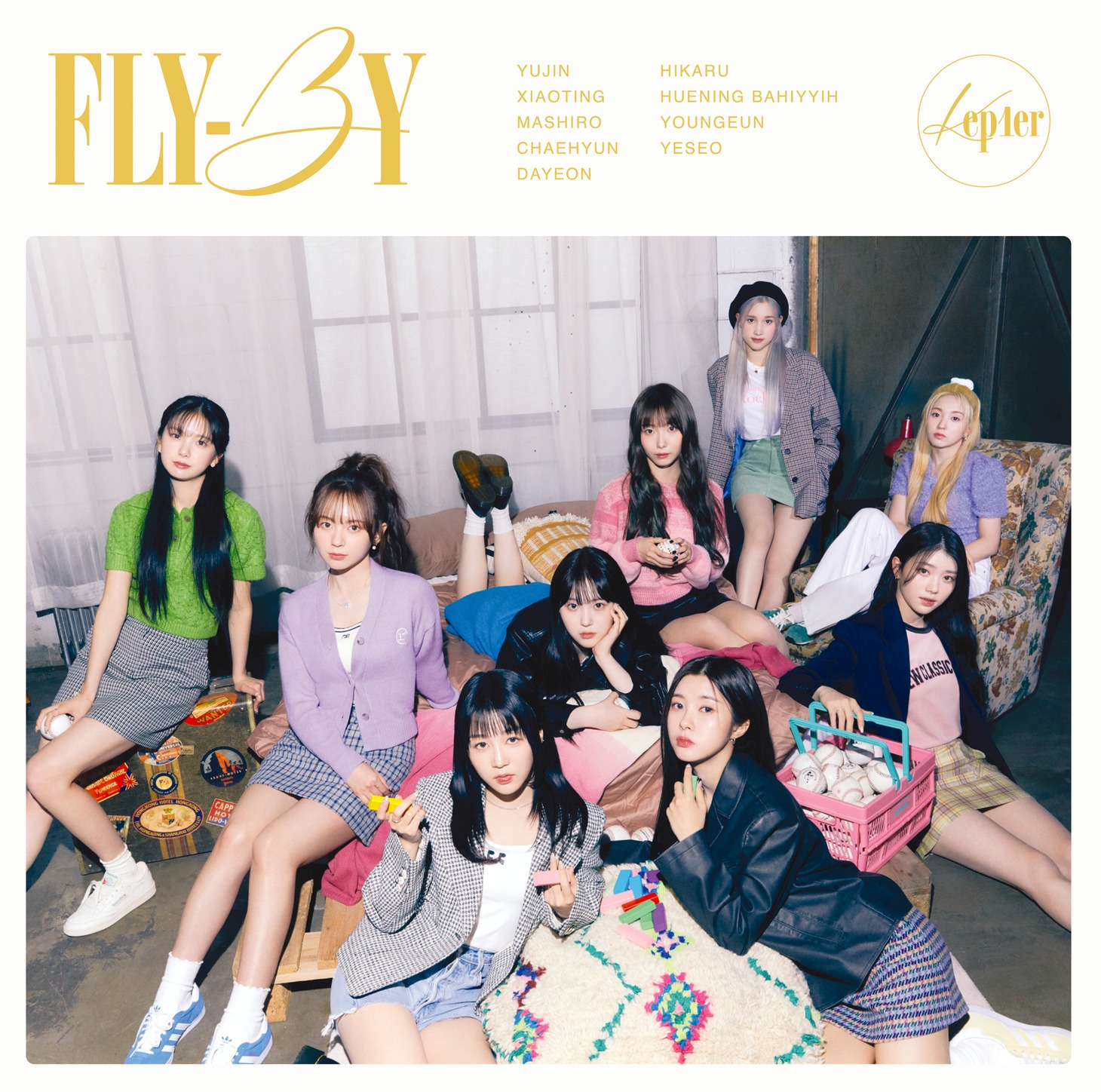 Kep1er「FLY-BY」通常盤ジャケット