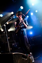 Crystal Kato（G, Vo / ANORAK!）（Photo by Yukitaka Amemiya）