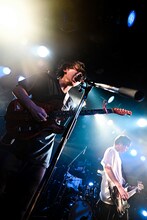 Crystal Kato（G, Vo / ANORAK!）（Photo by Yukitaka Amemiya）