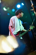 Mikuru Yamamoto（B, Cho / ANORAK!）（Photo by Yukitaka Amemiya）