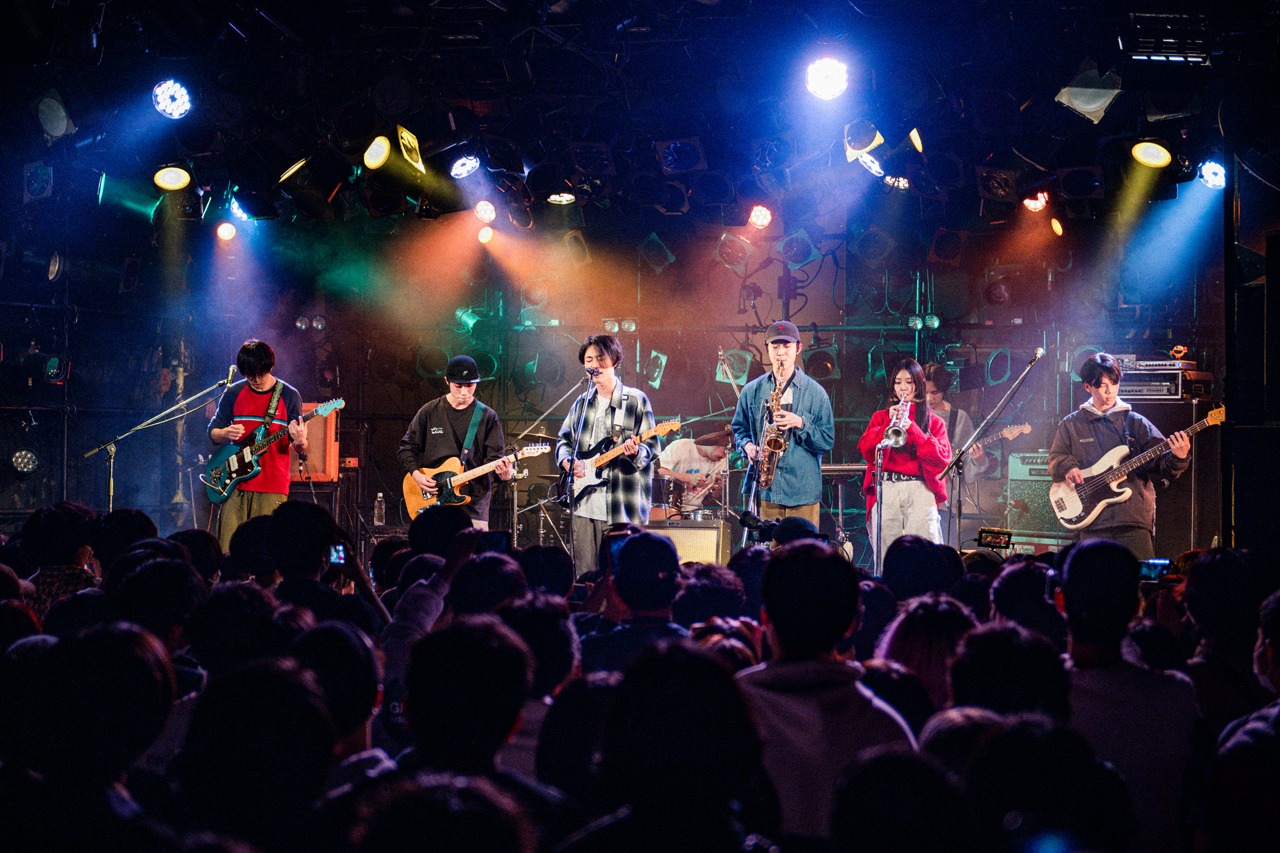 「DYGL JAPAN TOUR 2023」東京・渋谷CLUB QUATTRO公演より、「The Philosophy of the Earth」演奏中の様子。（Photo by Yukitaka Amemiya）