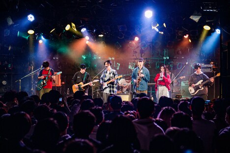 「DYGL JAPAN TOUR 2023」東京・渋谷CLUB QUATTRO公演より、「The Philosophy of the Earth」演奏中の様子。（Photo by Yukitaka Amemiya）
