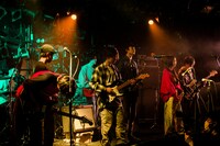 「DYGL JAPAN TOUR 2023」東京・渋谷CLUB QUATTRO公演より、「The Philosophy of the Earth」演奏中の様子。（Photo by Yukitaka Amemiya）