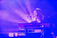 Aya Tominaga（Key, Synth / Strip Joint）（Photo by Yukitaka Amemiya）