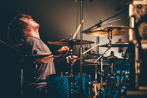 山田淳（Dr）（写真：西槇太一）