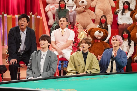 上段左から、尾形貴弘（パンサー）、春日俊彰（オードリー）。下段左からSnow Manの深澤辰哉、佐久間大介、向井康二。(c)フジテレビ