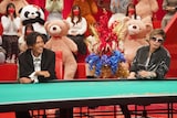 左からK、GACKT。(c)フジテレビ
