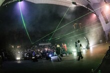 STARKIDSのライブの様子。（撮影：ハタサトシ）