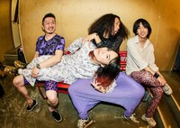 挫・人間「挫・人間　(続）メンバー募集2023 -バンドやろうぜ！-」より、バックステージでの挫・人間。（撮影：森好弘）