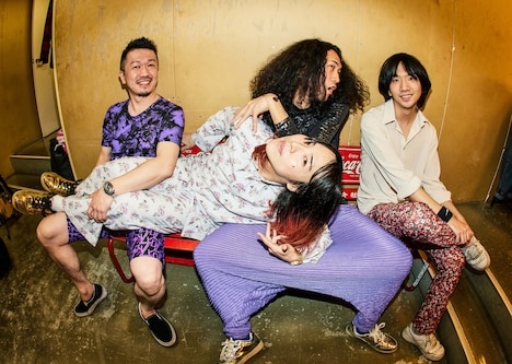 挫・人間「挫・人間 (続)メンバー募集2023 -バンドやろうぜ!-」より、バックステージでの挫・人間。(撮影:森好弘)