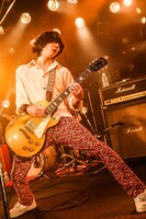 キョウスケ（サポートギター / ex. 爆弾ジョニー）（撮影：森好弘）