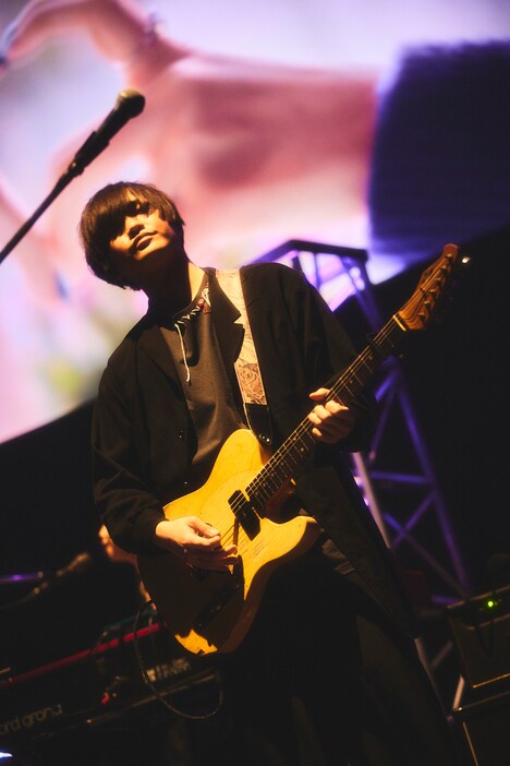 長田カーティス（G）（撮影：鳥居洋介）