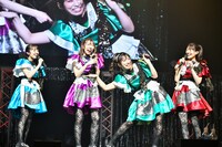 “魔法”にかかった坂本遥奈（中央）。