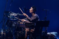 伊藤大助（Dr）（Photo by Yoshikazu Inoue）