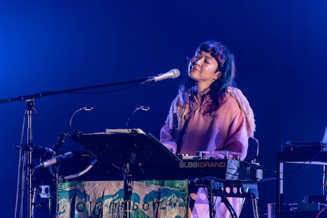 原田郁子(Vo, Key)(Photo by Yoshikazu Inoue)