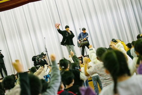 NHK総合「『ゆずTVショウ』 25＋ ～ハジマリバス～」より。（写真提供：NHK）