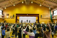 NHK総合「『ゆずTVショウ』 25＋ ～ハジマリバス～」より。（写真提供：NHK）