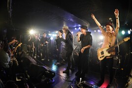 宮崎洋一追悼でTAKUYA、杉本恭一、MAGUMI、水戸華之介がSKAFUNK熱唱「成仏じゃなくてお祓い」