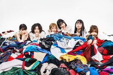 「BiSH COSTUME BOOK 2015-2023」より。