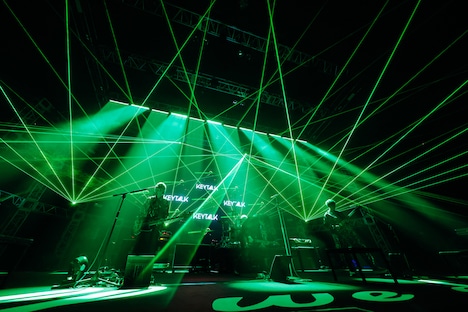 「KEYTALKの武道館で舞踏会～shall we dance?～2」の様子。