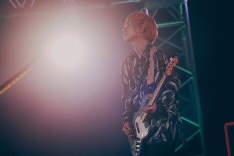 首藤義勝（Vo, B）