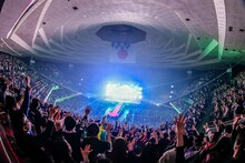 「KEYTALKの武道館で舞踏会～shall we dance?～2」の様子。