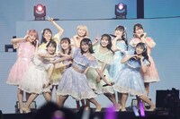 「ラブクリエイト」を披露する＝LOVE。（提供：ソニー・ミュージックレーベルズ）