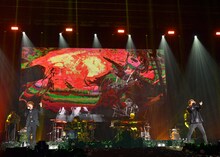 センラ（浦島坂田船）とめいちゃん。（撮影：岡田裕介 / WISH 五十嵐和則 / 江隈麗志［C-LOVe CREATORS］ / Kohei Suzuki）