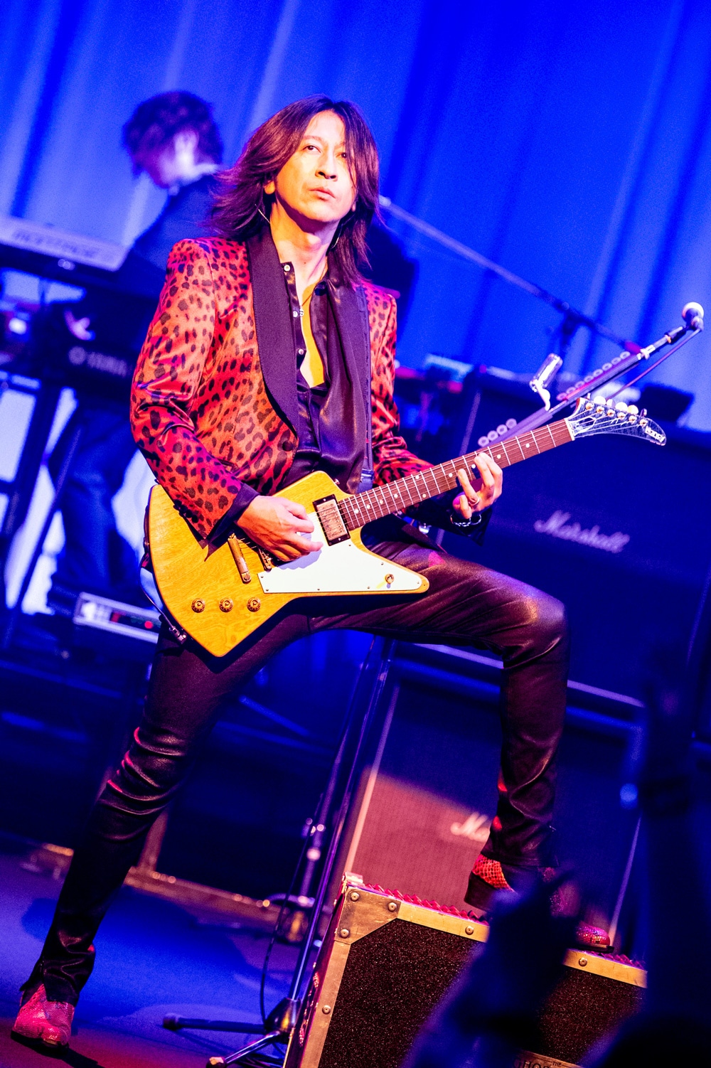 TAKURO（G）（撮影：岡田裕介）